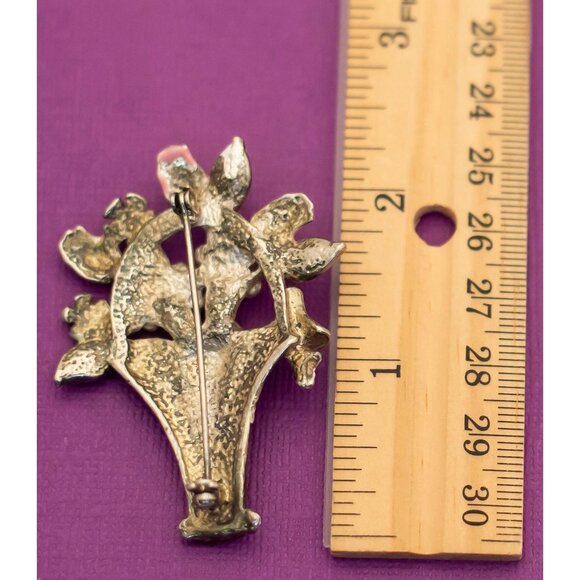 Vintage Victorian Floral Basket Gold Tone Brooch - Q4 - Picture 2 of 2
